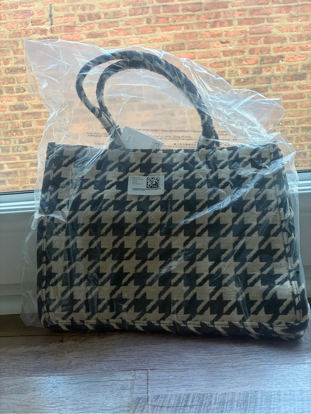 Brand New Houndstooth Tote Bag - Black and Cream
